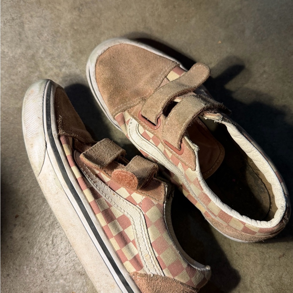 Vans Kids Checkerboard Velcro Sneakers in Pink and Tan